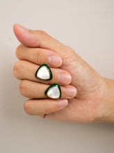Load image into Gallery viewer, Vintage Earrings E01020
