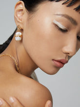 Load image into Gallery viewer, Vintage Baroque Pearl Earrings