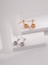 Load image into Gallery viewer, Cluster of Flowers Sterling Silver Earrings