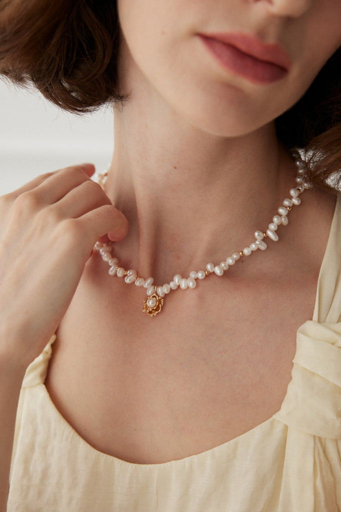 Camellia Vintage Pearl Necklace 0100 — Timeless Elegance with a Touch of Romance