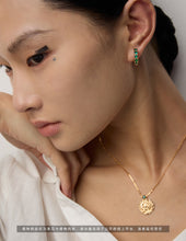Load image into Gallery viewer, Vintage Zircon Pendant Necklace D0597
