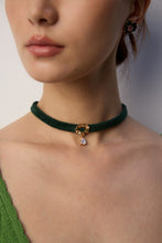 Load image into Gallery viewer, Simple Green Velvet Ribbon/Black PU  Zircon Necklace D0585