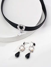 Load image into Gallery viewer, Simple Green Velvet Ribbon/Black PU  Zircon Necklace D0585