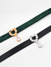 Load image into Gallery viewer, Simple Green Velvet Ribbon/Black PU  Zircon Necklace D0585