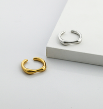 Load image into Gallery viewer, Sterling Silver Dainty Ring J0062