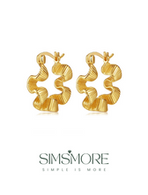 Load image into Gallery viewer, Sterling Silver Wreath Earrings E0723