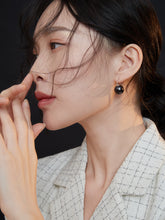 Load image into Gallery viewer, Black Shell Pearl Dangle Earrings E0540