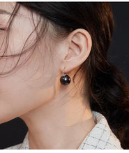 Load image into Gallery viewer, Black Shell Pearl Dangle Earrings E0540