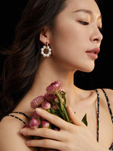 Load image into Gallery viewer, Garland Shell Pearls Earrings E0710