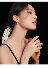 Load image into Gallery viewer, Minimalist Shell Pearl Earrings E0669