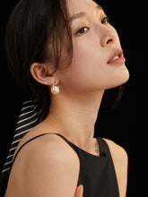 Load image into Gallery viewer, Minimalist Shell Pearl Earrings E0686