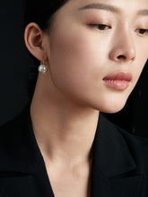 Load image into Gallery viewer, Minimalist Shell Pearl Hoops E0374