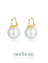 Load image into Gallery viewer, Minimalist Shell Pearl Hoops E0374