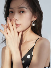 Load image into Gallery viewer, Pearl Dangle Earrings E0364-1