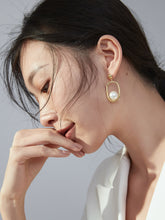 Load image into Gallery viewer, Pearl Dangle Earrings E0364-1