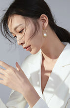 Load image into Gallery viewer, Pearl Dangle Earrings E0364-1