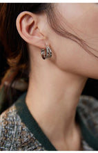 Load image into Gallery viewer, Silver c-shaped earrings E0717