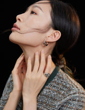 Load image into Gallery viewer, Silver c-shaped earrings E0717
