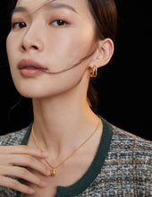 Load image into Gallery viewer, Silver c-shaped earrings E0717