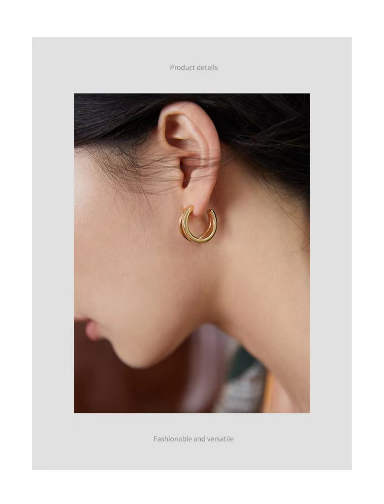 Silver c-shaped earrings E0717
