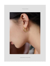 Load image into Gallery viewer, Silver c-shaped earrings E0717