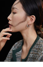 Load image into Gallery viewer, Silver c-shaped earrings E0717