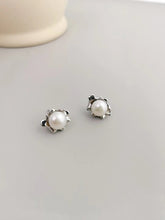Load image into Gallery viewer, Simple Baroque Pearl Stud Earrings E0645