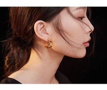 Load image into Gallery viewer, Sterling Silver C-Shaped Earrings E0622
