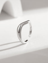 Load image into Gallery viewer, Sterling Silver Dainty Ring J0069