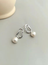 Load image into Gallery viewer, Baroque Shaped Pearl Earrings E0687