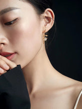 Load image into Gallery viewer, Curved Silver Pearl Earrings E0352