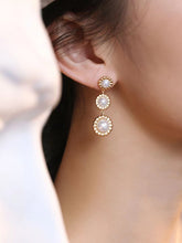 Load image into Gallery viewer, Three Flowers Imitation Pearl Earrings E0613