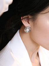 Load image into Gallery viewer, Disc Natural Pearl Earrings E0606